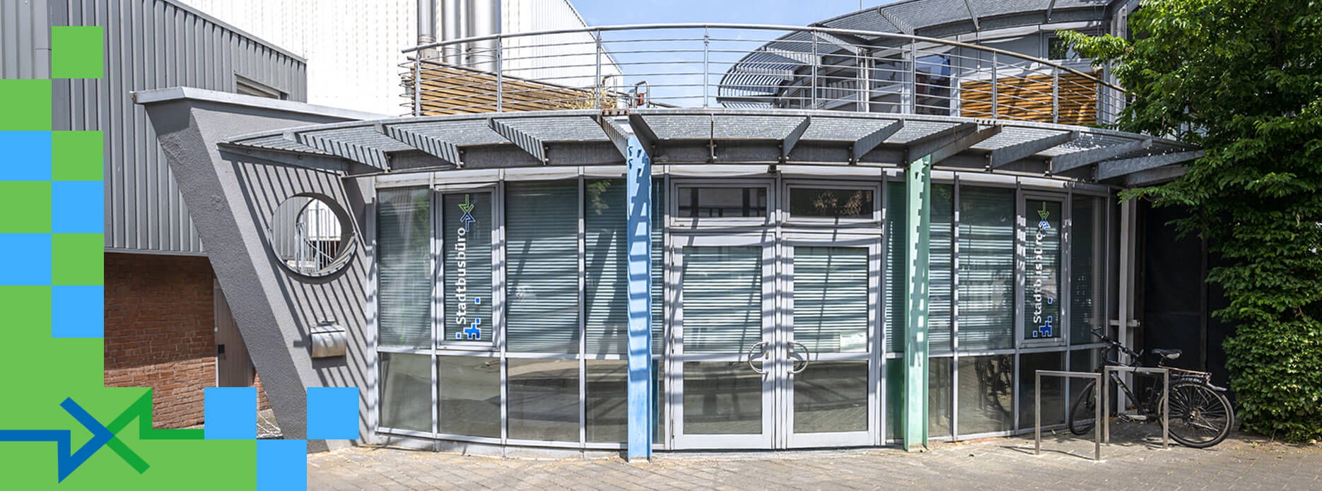 Ansicht des Stadtbusbüros am Museumsplatz.